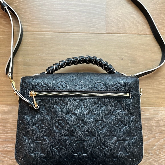 LOUIS VUITTON
Empreinte Braided Pochette Metis Black - Picture 4 of 14